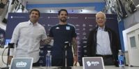 GAGO presentado como DT de Racing por el secretario técnico Capria y el presidente Blanco.