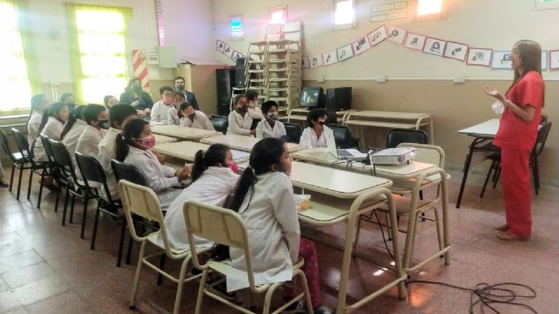 Taller de educación alimentaria para alumnos de 3° grado