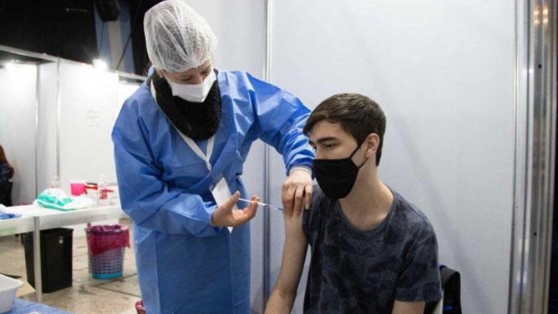 Acelerarán la vacunación de chicos y adolescentes en noviembre