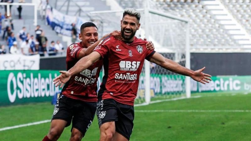 Una “canallada” amargó a Gago en su debut con Racing