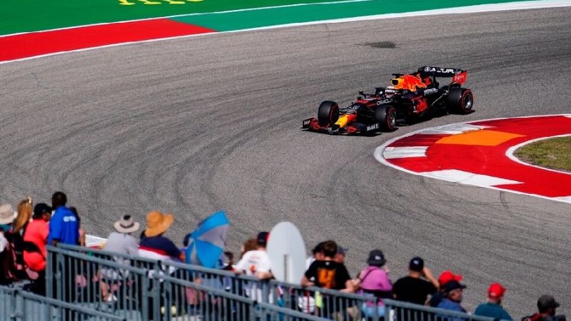 Verstappen larga delante de Hamilton en EE.UU.