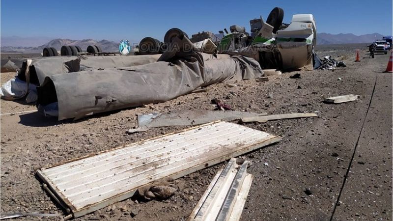 Volcó un camión y murió el conductor