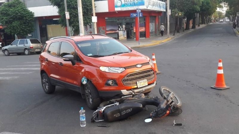 Encontronazo entre una EcoSport y una moto
