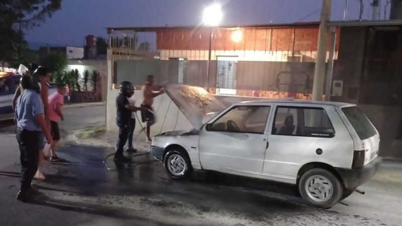 Un auto se prendió fuego