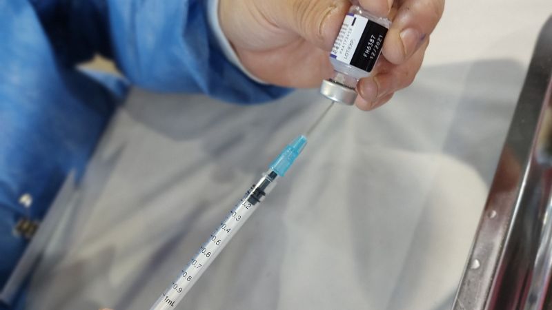 Aseguran que la tercera dosis no es un refuerzo