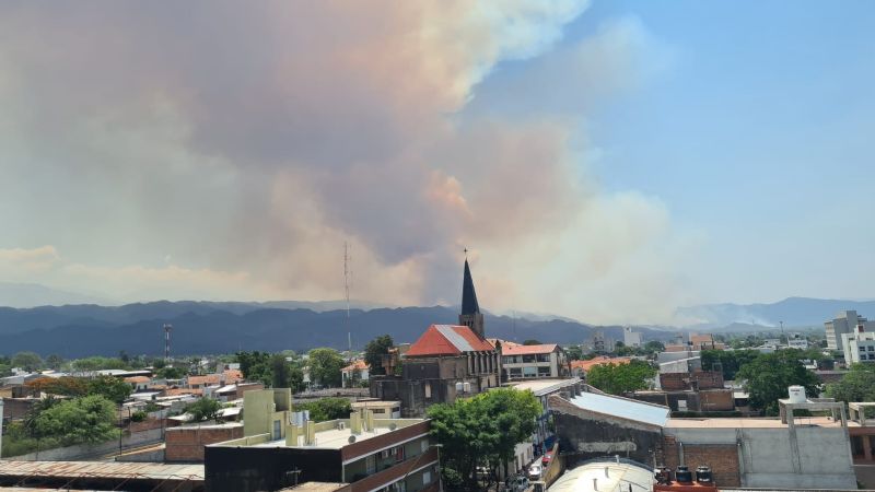 Con agua de El Jumeal combaten incendio
