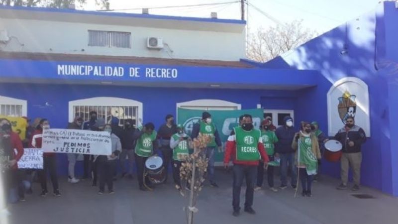 Cesanteados de Recreo volvieron con las protestas
