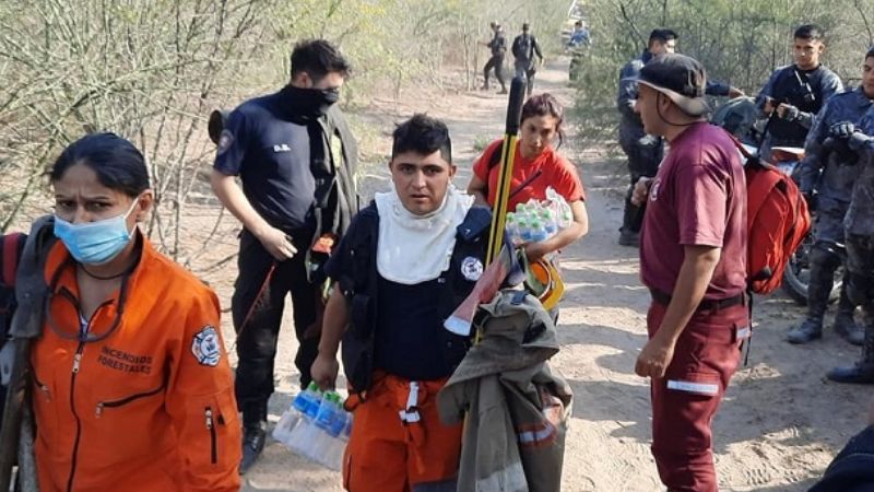 Dos grandes incendios forestales mantienen activos 122 focos de fuego