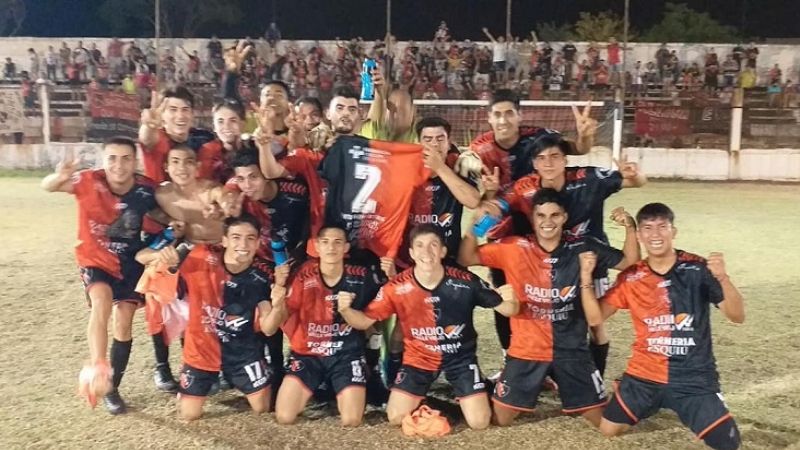 “Defe” llegó a la cima y “La Banda” puede superarlo hoy