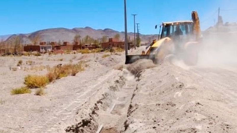 Trabajan en la extensión del servicio de agua potable en Antofagasta