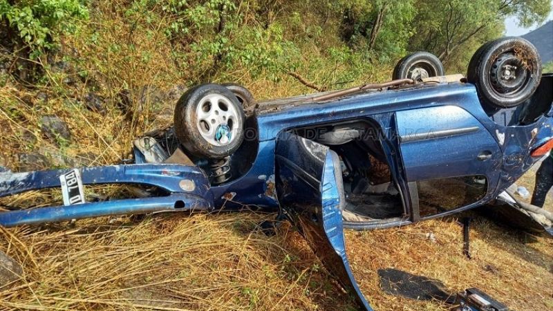 Volcó un auto camino a El Rodeo