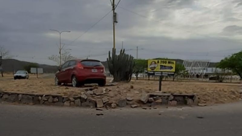 Siguió de largo y se tragó la rotonda