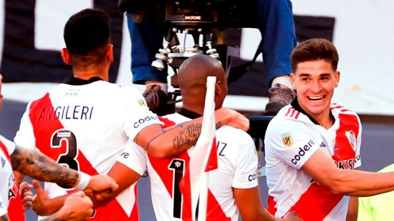 River líder, venciendo a Boca en la vuelta del público al fútbol argentino