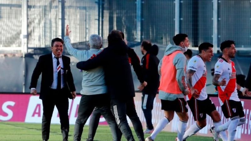 River líder, venciendo a Boca en la vuelta del público al fútbol argentino