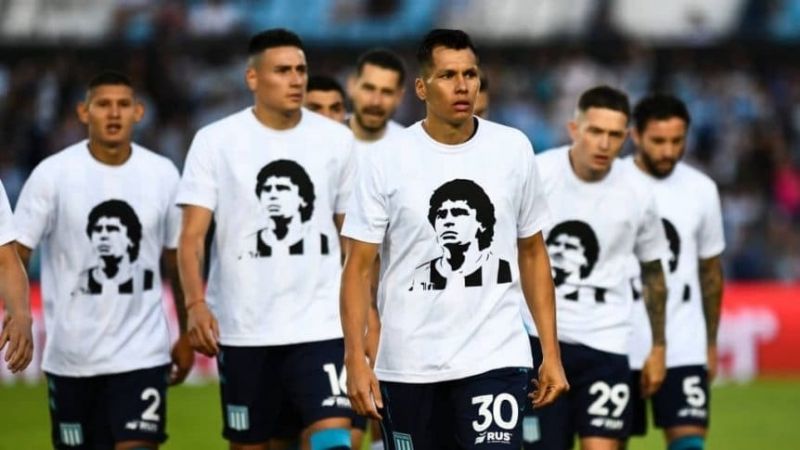 Primer homenaje a Maradona en el minuto 10
