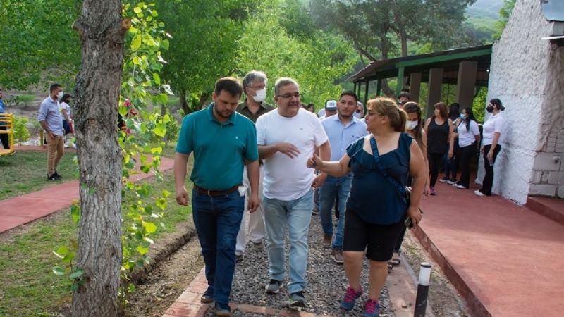 Gladys Moro recibió al Gobernador en el complejo de Las Lajas
