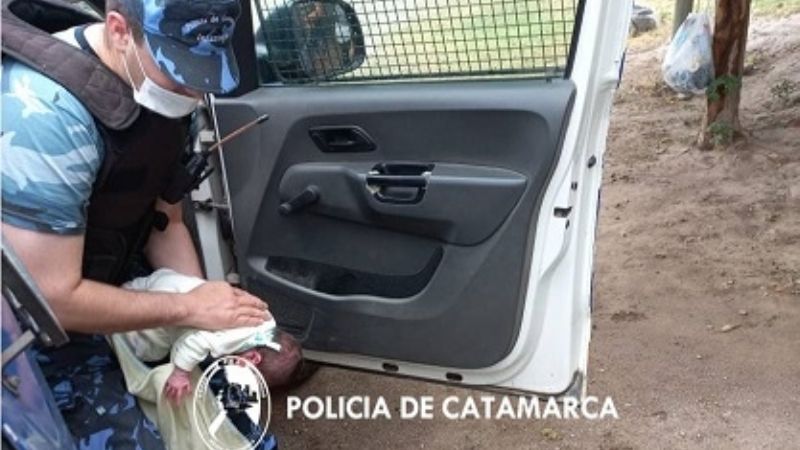 Policías salvaron la vida de un bebé recién nacido