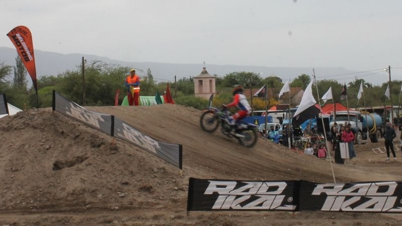 El motocross del país volvió a “sonar” en el “Campanas"