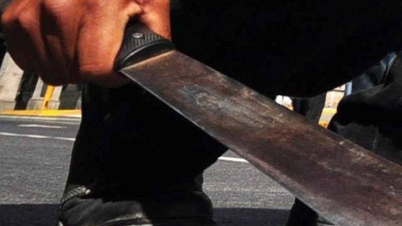 Atacó a su suegra con un machete