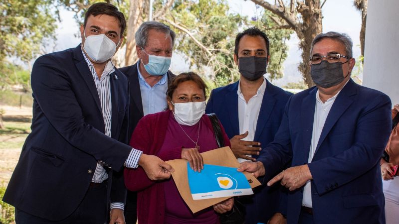 Entregaron jubilaciones por tareas de cuidado a mujeres del interior