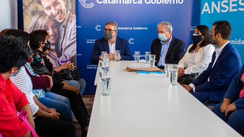 Entregaron jubilaciones por tareas de cuidado a mujeres del interior