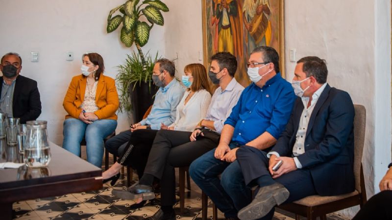 Jalil y su equipo viajan a encuentro con el gabinete nacional