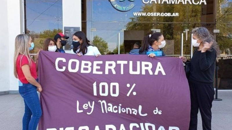 Padres de nenes con discapacidad protestaron frente a OSEP