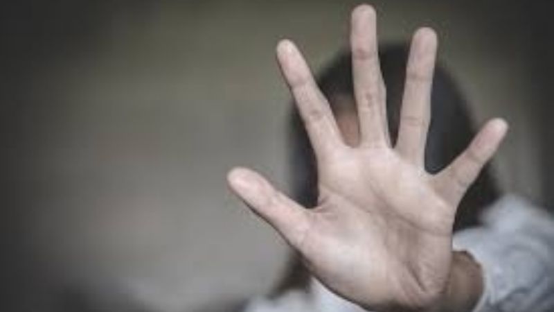 Joven golpeó a su novia adolescente