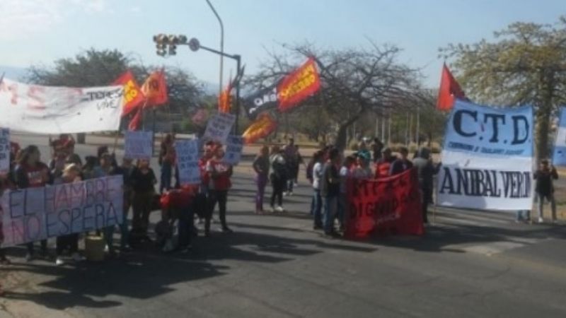 Protesta de movimientos sociales en el CAPE