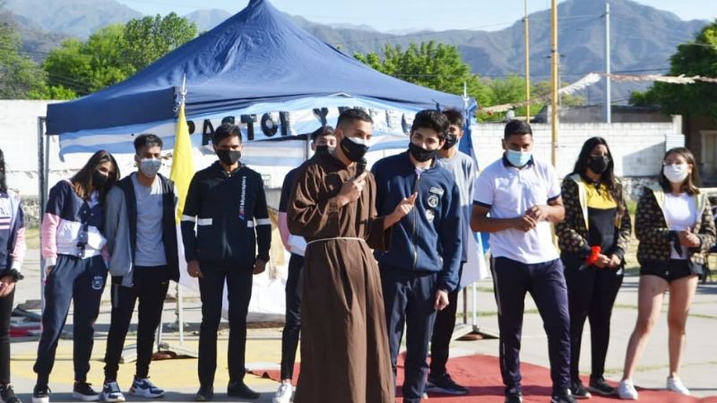 El colegio Clorinda Orellana Herrera recibió las reliquias del Beato Esquiú