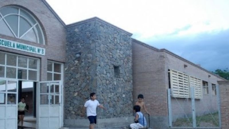 Robaron una docena de netbooks en una escuela