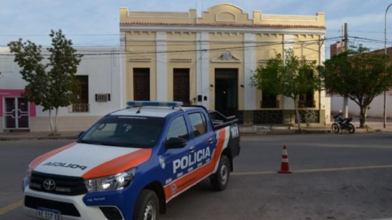 Detienen a una mujer buscada por robo