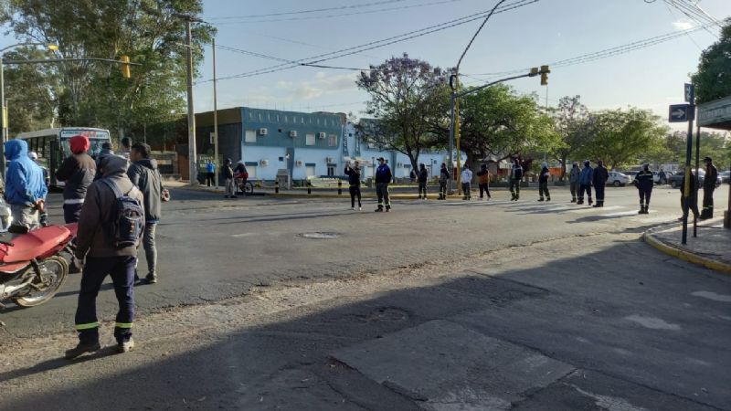 Caos en las calles de la ciudad por protesta de municipales