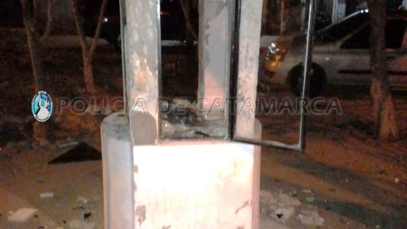 Robó elementos y dinero de una grutita