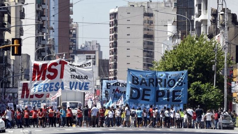 Presentan proyecto para convertir planes sociales en trabajo genuino