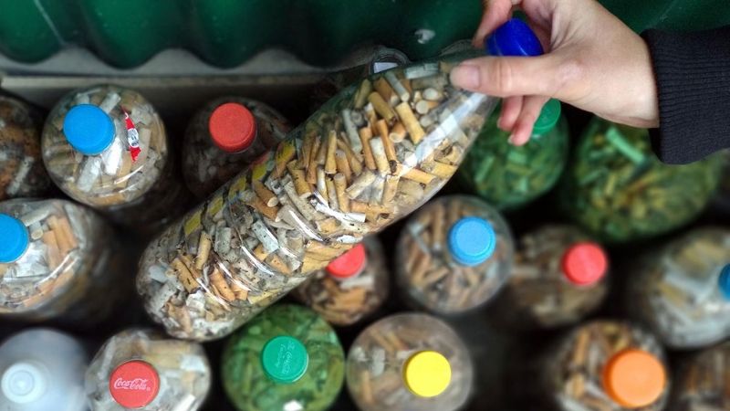 Multas hasta $18 mil a quienes arrojen colillas en la vía pública