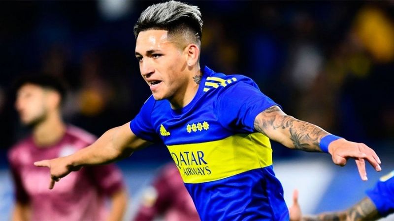 Boca le ganó a Lanús y no afloja la “pelea”