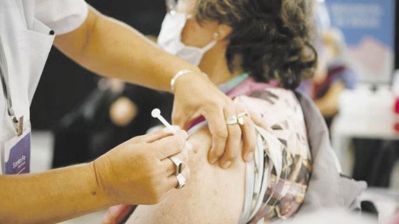 Aplicarán tercera dosis a personal de salud y mayores de 70 años