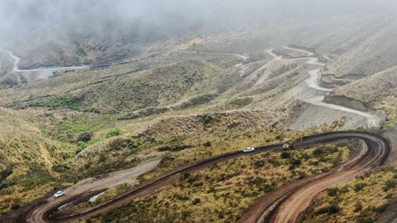 La apertura de traza de la Ruta 14 llegó hasta la cima de montaña