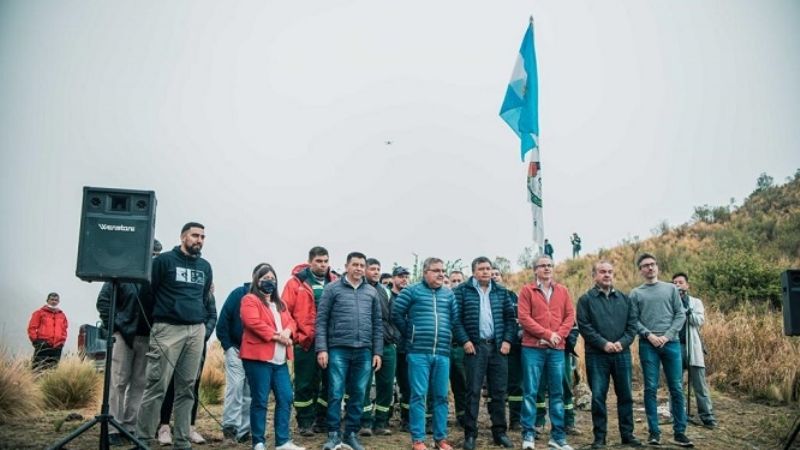 La apertura de traza de la Ruta 14 llegó hasta la cima de montaña