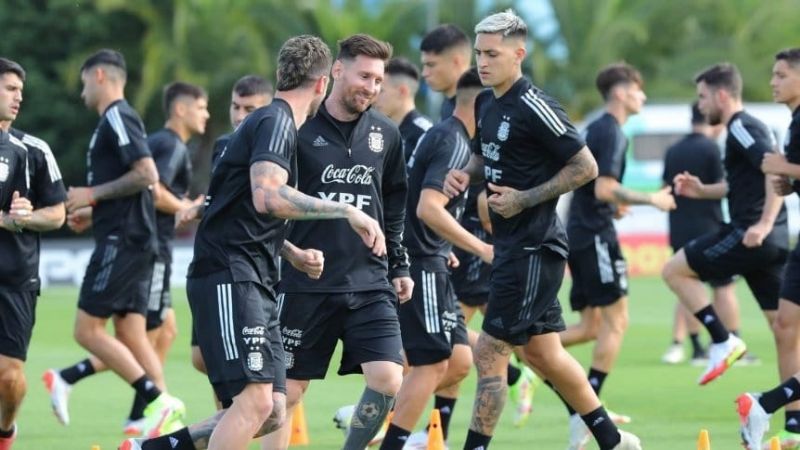 Messi juega; pero la duda es si será titular o arranca en el banco