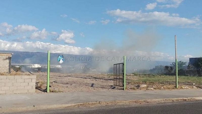 Sofocaron incendio de pastizales en el norte de la capital