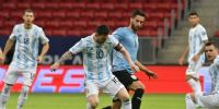 MESSI tocó dos o tres pelotas, después de ingresar ante Uruguay.