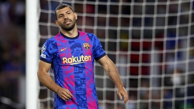 El “Kun” Agüero tendría que dejar de jugar al fútbol