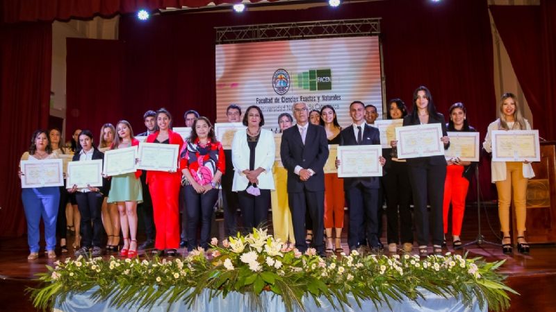 Entrega de títulos para 80 nuevos profesionales de Ciencias Exactas