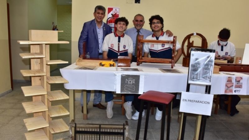 Feria de Emprendedores en la ENET N°1