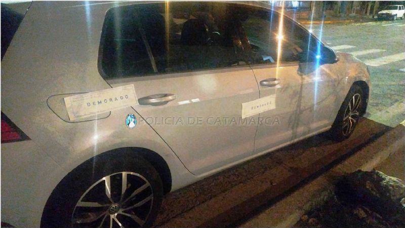 Alcoholizado chocó con un taxi, intentó fugarse, pero lo atraparon