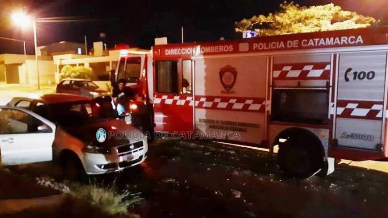 Se prendió fuego un auto en Valle Chico
