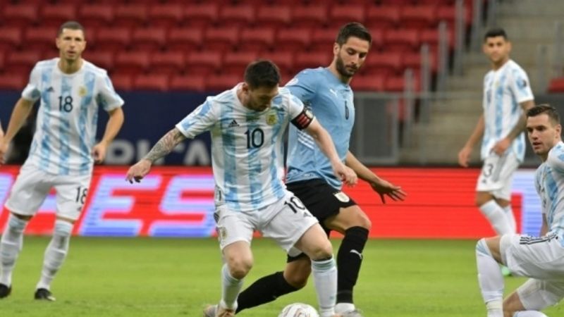 La noticia fue que Messi jugó apenas 15 minutos, ingresando desde el banco