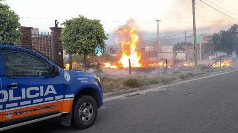 Sofocan un peligroso incendio en un baldío